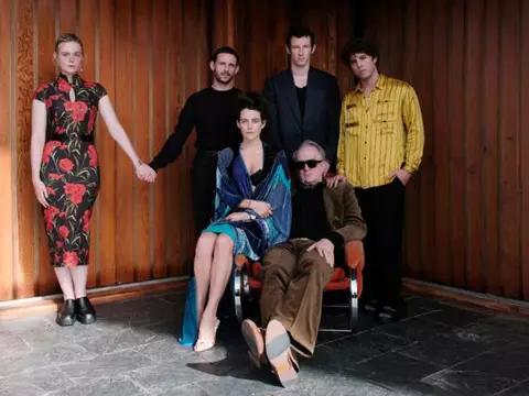 Rosebush Pruning | MUBI divulga cena inédita do filme de Karim Aïnouz