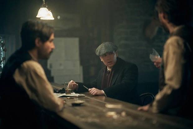 Sexta e última temporada de Peaky Blinders ganha primeiras imagens