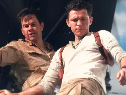 Tom Holland em Uncharted (Reprodução)