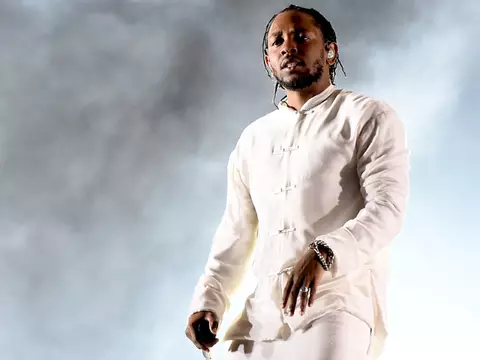 Kendrick Lamar chama fã no palco e interrompe música quando ela canta termo racista