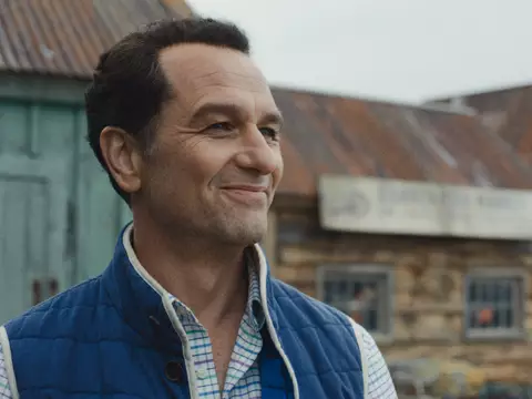 Matthew Rhys em O Segredo de Widow's Bay (Reprodução)