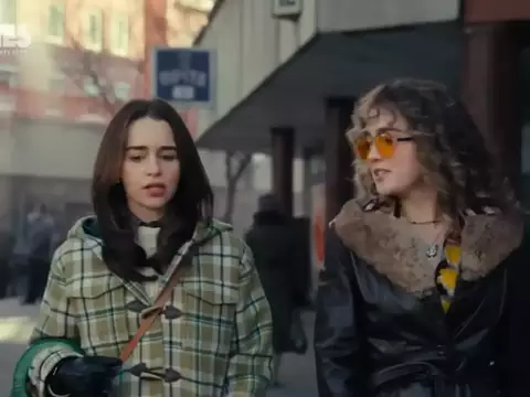 Ponies | Série sobre a Guerra Fria com Emilia Clarke ganha trailer e data