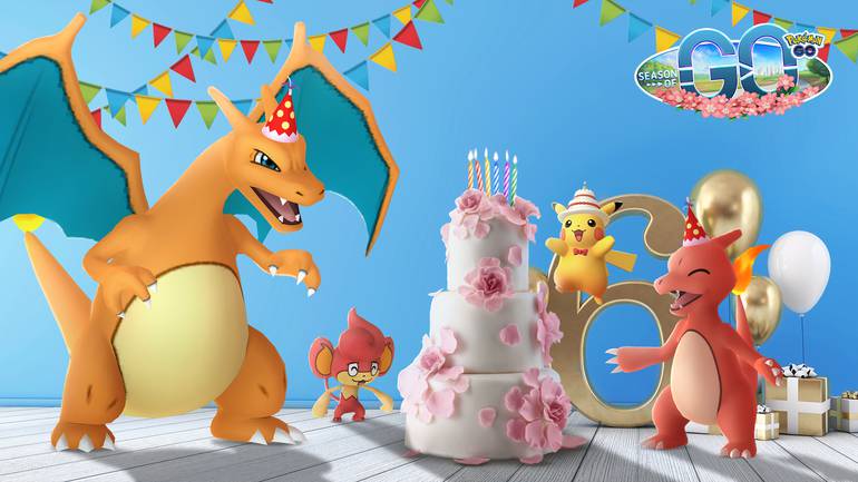 Imagem de divulgação do evento de aniversário de seis anos de Pokémon GO mostra Pikachu fantasiado de bolo, Charizard e Charmeleon de chapéu de festa e Pansar comemorando ao redor de um bolo