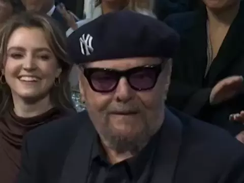 Jack Nicholson faz rara aparição pública em SNL especial
