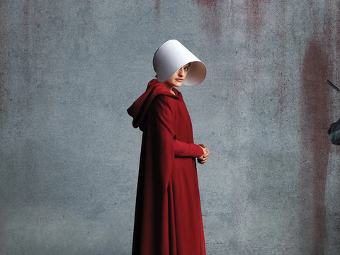 Explicação dos Showrunners de The Handmaid's Tale Sobre a Mortalidade de Personagem Chave