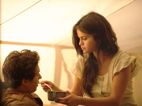 Batalha Incerta | Drama com James Franco, Selena Gomez e Bryan Cranston ganha primeiro trailer