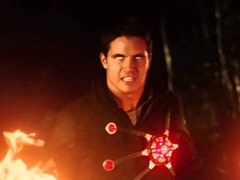 Robbie Amell como Nuclear em The Flash (CW/Divulgação)
