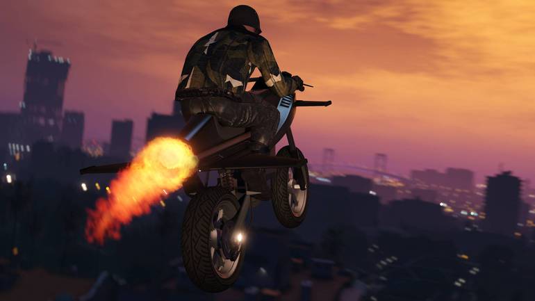 Moto voando em GTA 5.