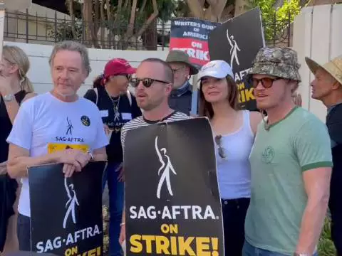 Elenco de Breaking Bad reunido durante greve dos atores (The Hollywood Reporter/Twitter/Reprodução)