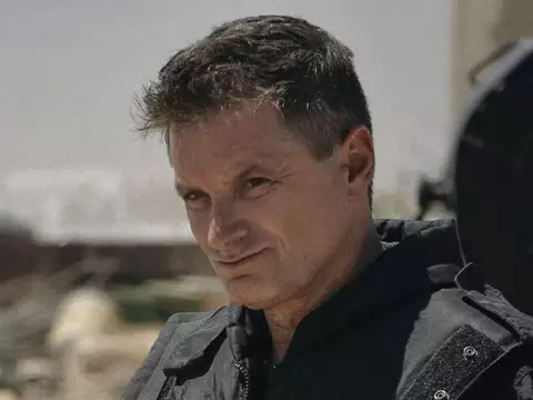 Elenco de Death by Lightning ganha Bradley Whitford e Shea Whigham