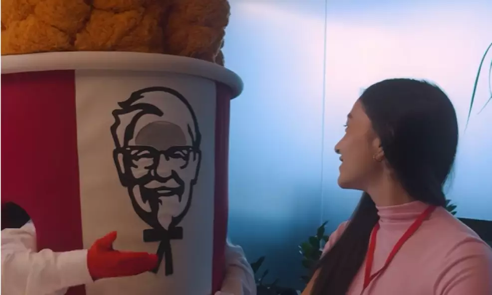 Cena de Esbaldando de Amor, novelinha do KFC inspirada em k-dramas (Reprodução)