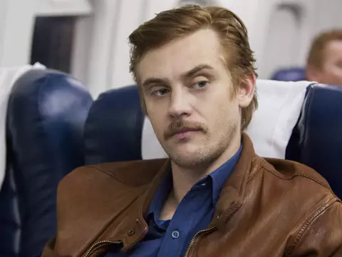 Boyd Holbrook em cena de Narcos (Netflix/Reprodução)