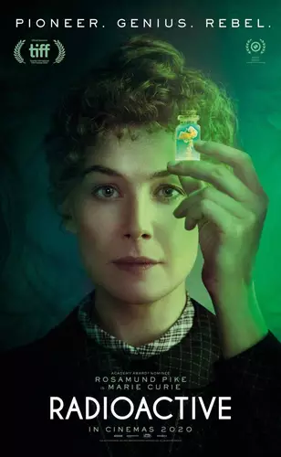 Radioactive desperdiça jornada de Marie Curie com narrativa confusa e enfadonha