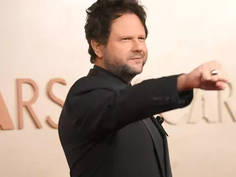 Selton Mello publica foto com elenco de Anora: "Ficará na memória"