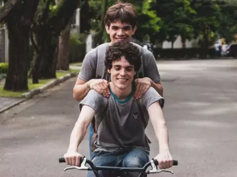 Hoje Eu Quero Voltar Sozinho - trailer HQ