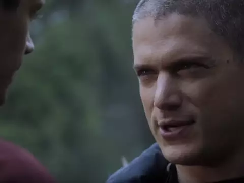 The Flash pede ajuda ao Capitão Frio em teaser do penúltimo episódio da 3ª temporada