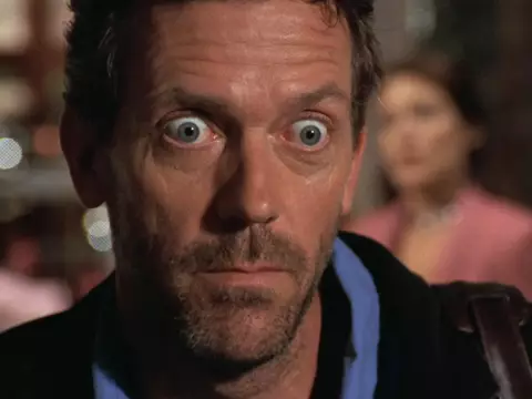 Hugh Laurie relembra conflito com jornalista: "Estava bêbado"