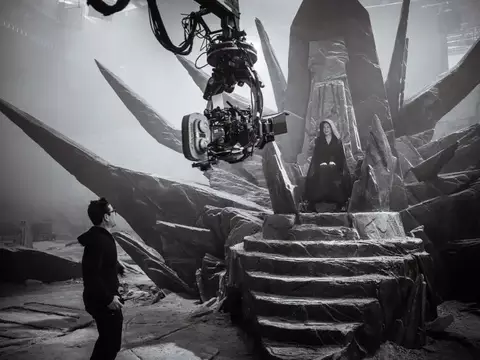 Imagem de Star Wars: A Ascensão Skywalker traz Rey no trono de Palpatine