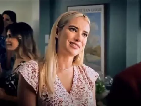Emma Roberts em cena de Madame Teia (Reprodução)