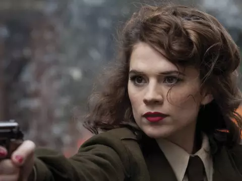 Haley Atwell como Agente Carter no MCU
