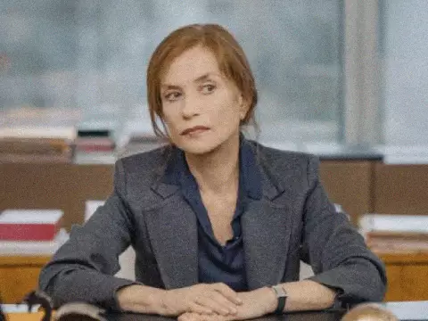 Isabelle Huppert diz que cinema está muito fraco e não conecta pessoas