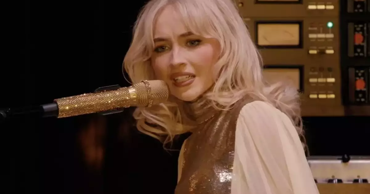 Sabrina Carpenter se desculpa após polêmica em show no Coachella