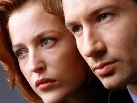 Gillian Anderson e David Duchovny em Arquivo X (Reprodução)