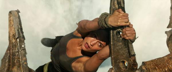 Tomb Raider: A Origem  Lara Croft e vilão ficam frente a frente em nova  foto