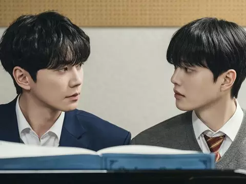 Lee Jun-young (esq.) e Song Kang (dir.) em Four Hands (Divulgação)