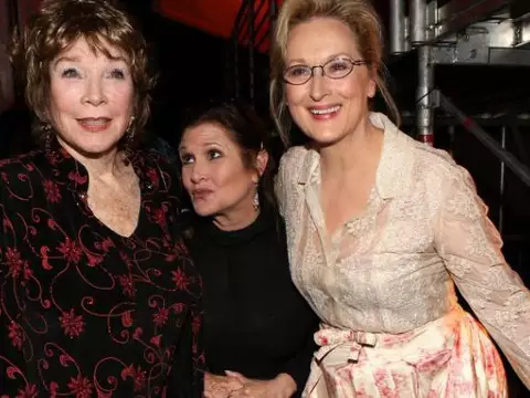 Shirley MacLaine, Carrie Fisher e Meryl Streep, da esq. para a dir., em evento de 2012 (Christopher Polk / GETTY IMAGES NORTH AMERICA / Getty Images via AFP)