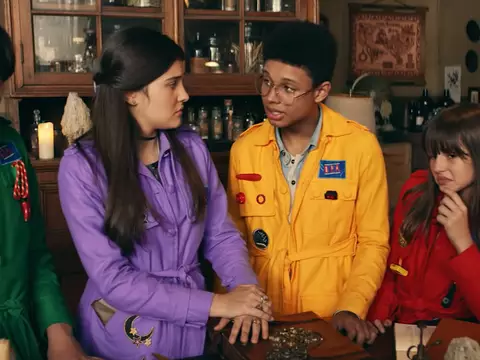 Detetives do Prédio Azul tentam salvar amigo de maldição em trailer do 3º filme