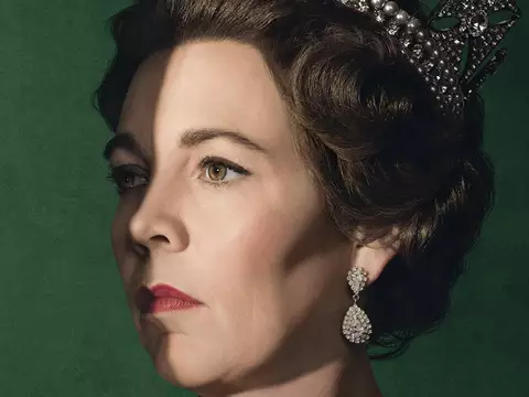 Olivia Colman em imagem promocional de The Crown/Netflix