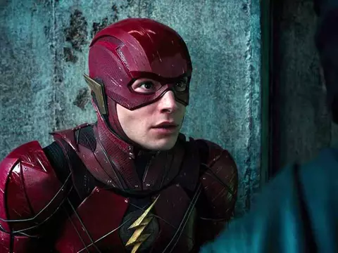 Ezra Miller como Flash em Liga da Justiça