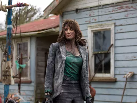 Ash vs Evil Dead | Lucy Lawless aparece coberta de fuligem em sua primeira foto na série