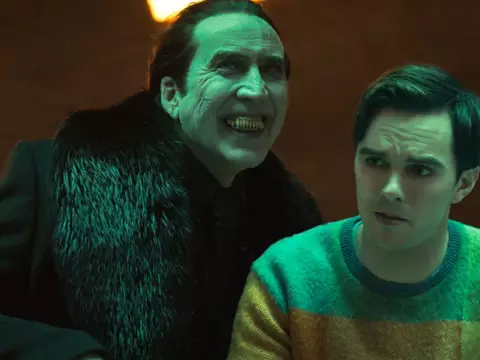Nicolas Cage e Nicholas Hoult em cena de Renfield (Reprodução)