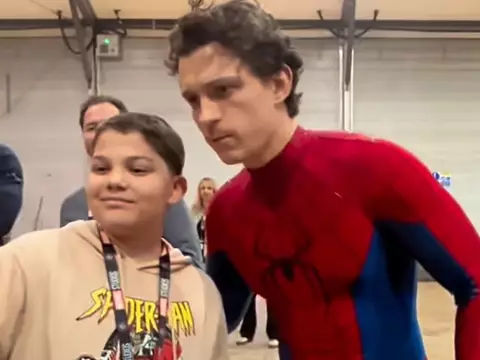 Fã participa das gravações de Homem-Aranha 4 e conhece Tom Holland e Zendaya