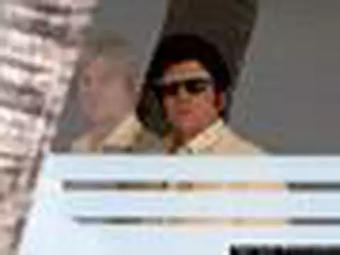 Veja Michael Douglas como Liberace em filme