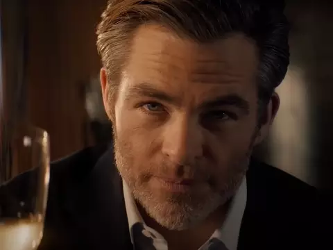 Chris Pine em All the Old Knives (Prime Video/Reprodução)