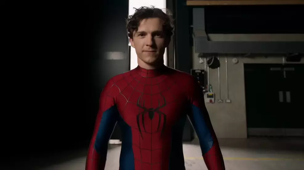 Foto de Tom Holland nos bastidores de Homem-Aranha: Um Novo Dia