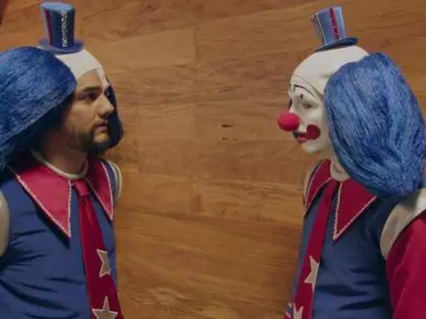 Bingo - O Rei das Manhãs | Wagner Moura tenta roubar emprego de Vladimir Brichta em novo vídeo promocional