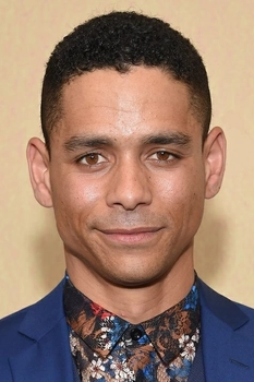 Foto de Charlie Barnett