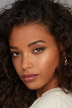 Foto de Ella Balinska