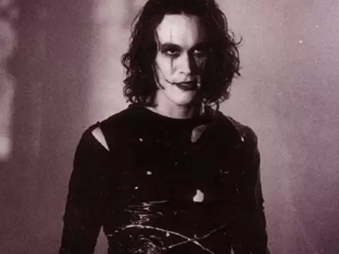 Brandon Lee em O Corvo (Reprodução)