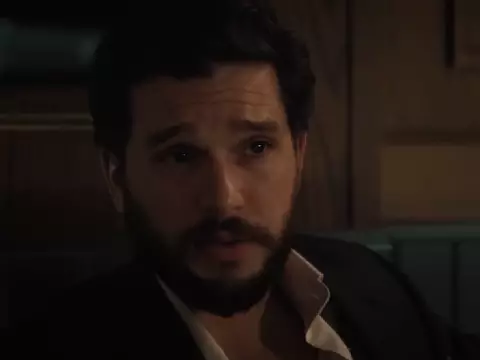 Kit Harington em cena de Industry (Reprodução)