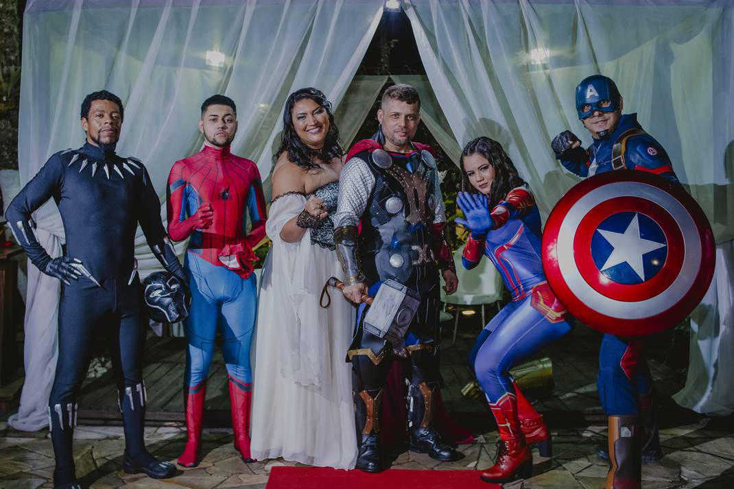 Casamento de 'Thor' reúne heróis, vilões e até Thanos como 'padrinho' em SP, Santos e Região