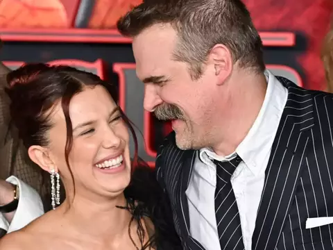 Variety diz que situação entre Millie Bobby Brown e David Harbour foi resolvida