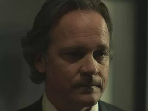 Acima de Qualquer Suspeita | Peter Sarsgaard diz que não volta para 2ª temporada