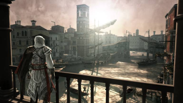 Ezio observa uma construção em Veneza.