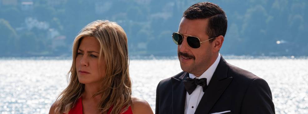 Mistério no Mediterrâneo, filme com Adam Sandler e Jennifer Aniston, ganha fotos