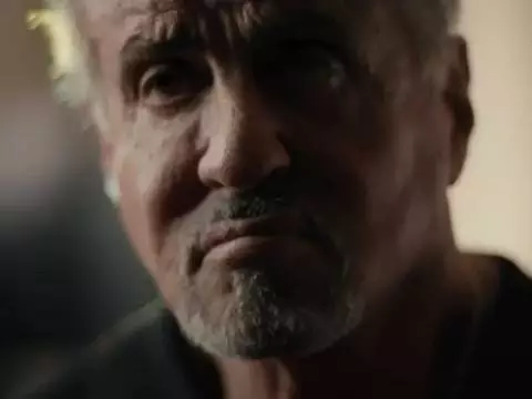 Cena de Sly (Netflix/Reprodução)
